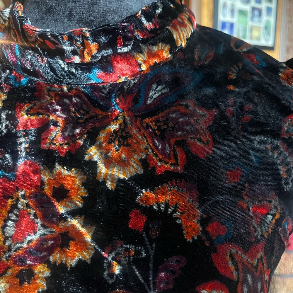 Loft Ruffle Neck Velvet-like top - Picture 3 of 4
